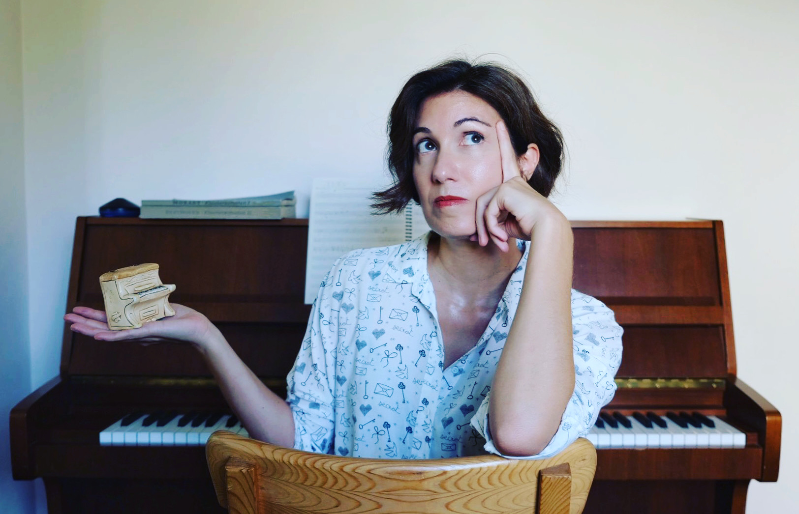 İdil Özkan at the piano