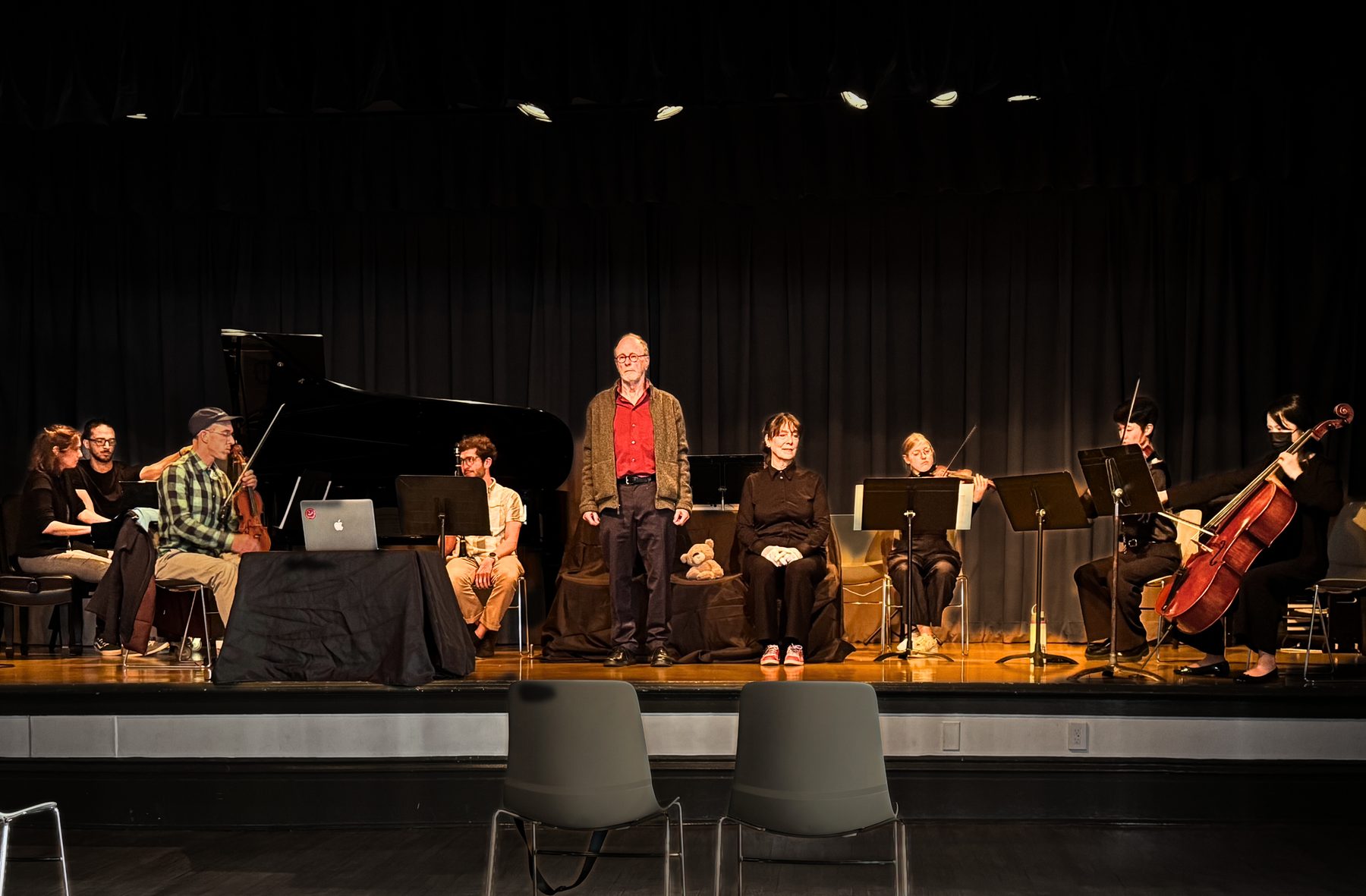 The full ensemble on stage at the San Francisco premiere venue